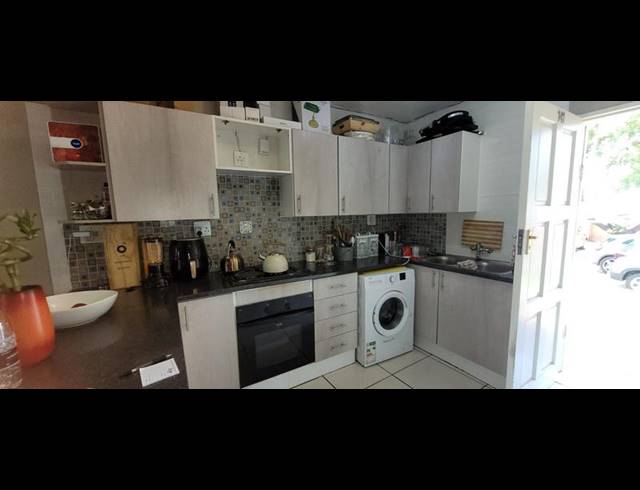 3 BEDROOM TOWNHOUSE FOR SALE IN FLORENTIA